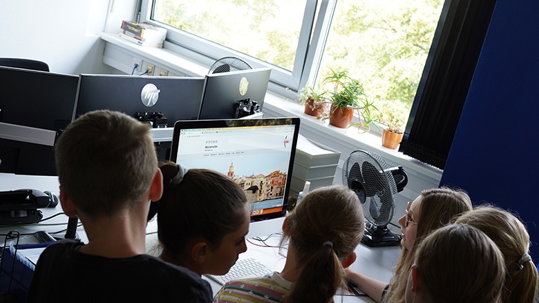 St. Nikolaus Grafschaft Grundschule zu Besuch bei der UBG